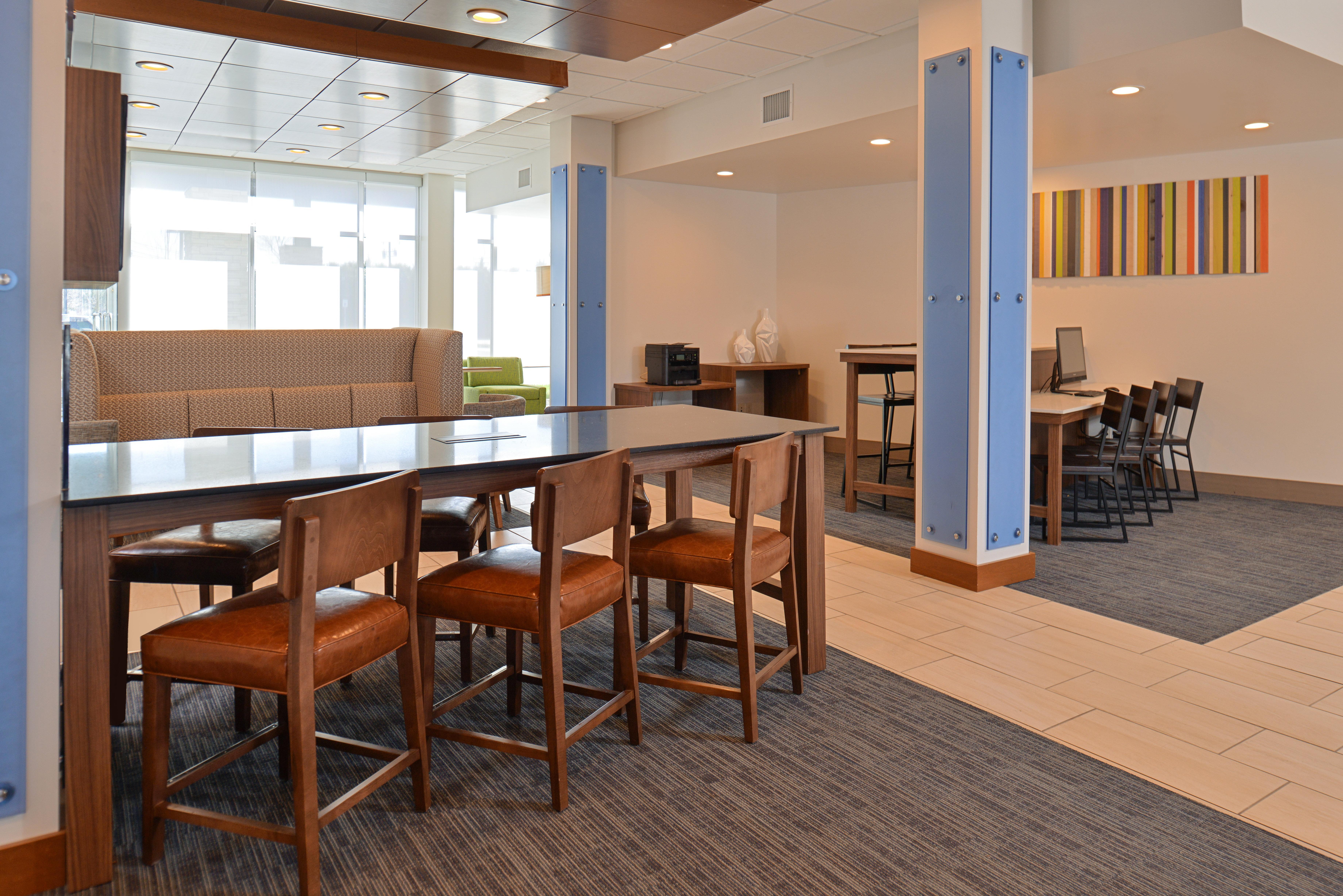 Holiday Inn Express & Suites - Brighton South - Us 23 By Ihg Exterior foto